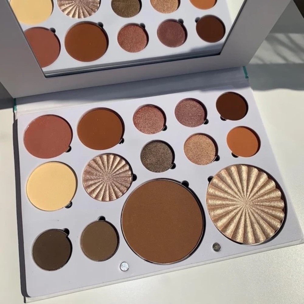 New! OFRA BOHO PALETTE
